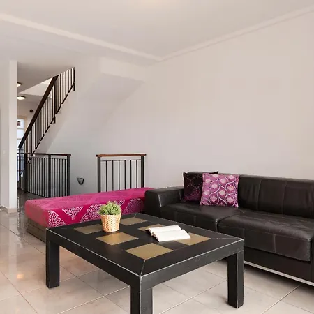 Дом отдыха 3 Bed With 3 En-Suite Bath Half Open Villa, Airco And Perfect Wifi Адехе